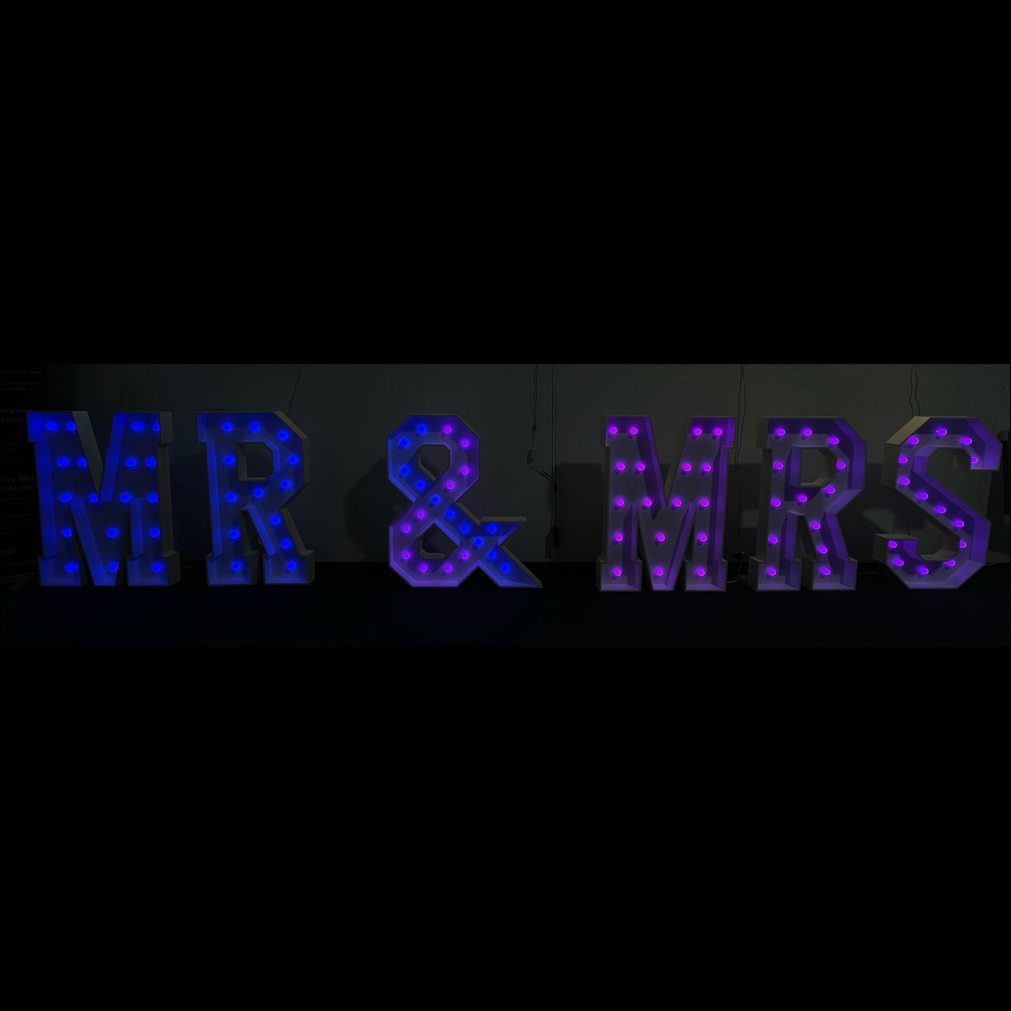 MR & MRS Leuchtbuchstaben | Marquee Letter Rental